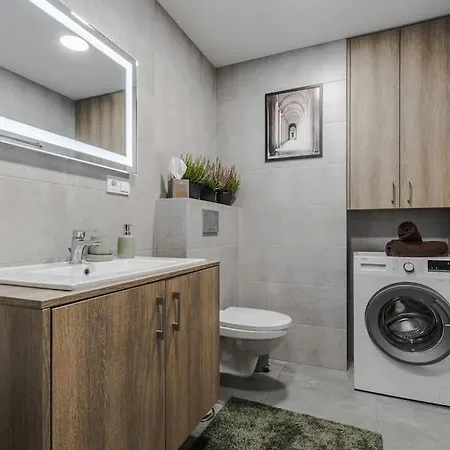 Sweet Home, Cozy Apartments, Free Underground Parking, Long Welcome *