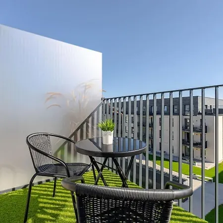 Sweet Home, Cozy Apartments, Free Underground Parking, Long Welcome דירה *
