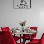 Sweet Home, Cozy Apartments, Free Underground Parking, Long Welcome Apartman *